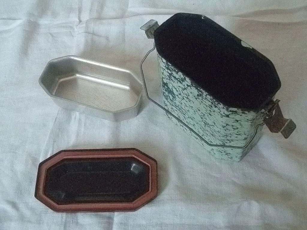  gamelle  acier émaillé , vintage